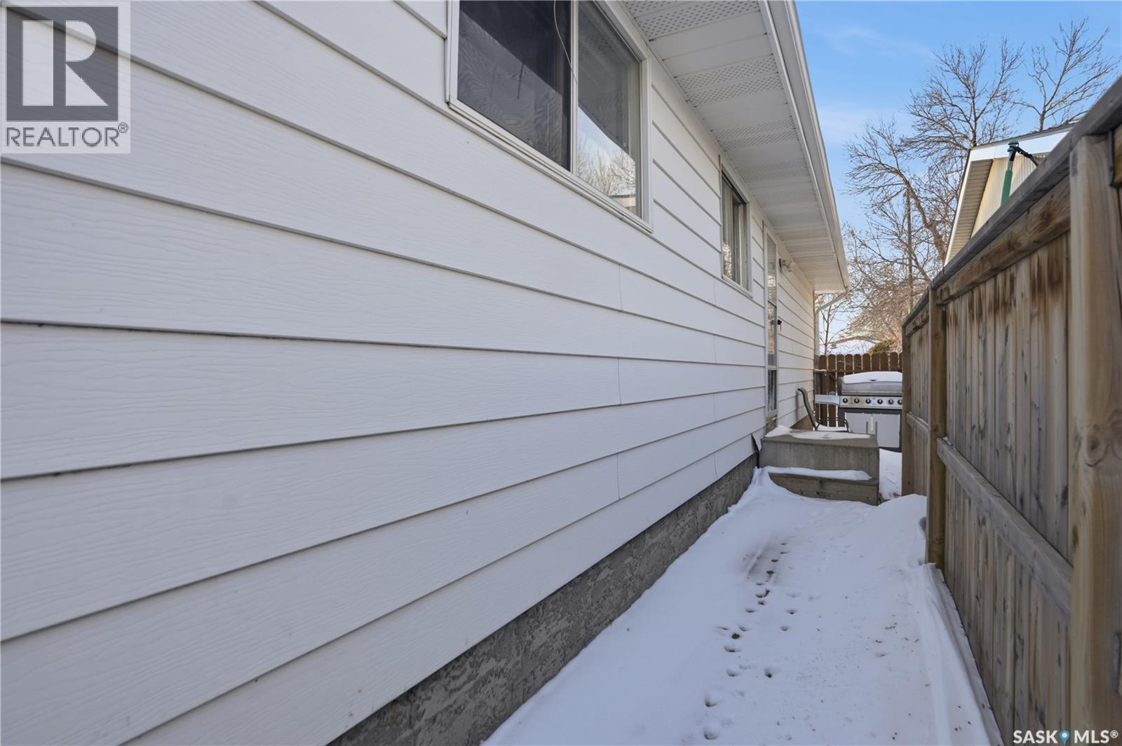 62 Vernon Crescent, Regina, SK - Outdoor