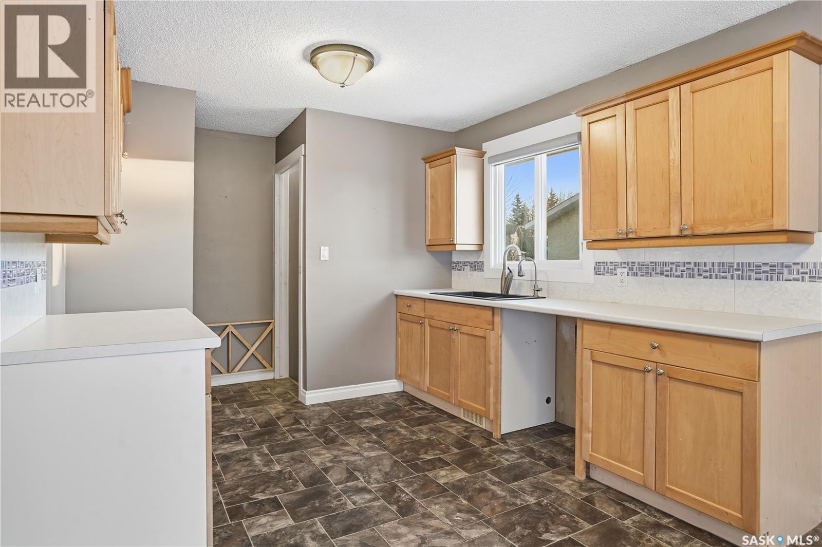 62 Vernon Crescent, Regina, SK - Indoor Photo Showing Laundry Room