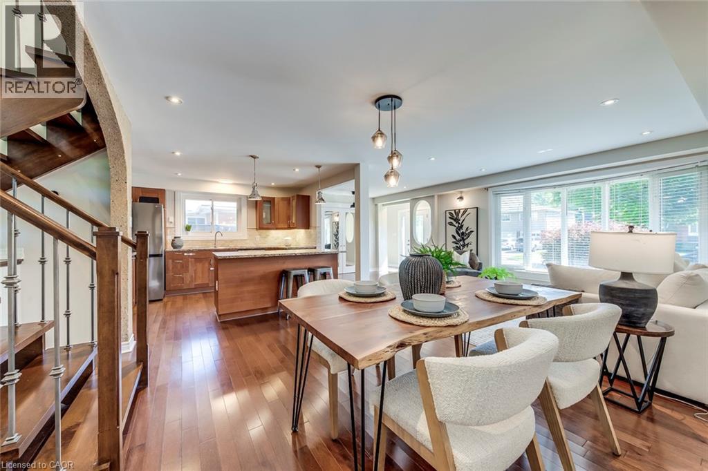 5281 Cindy Lane, Burlington, ON - Indoor Photo Showing Dining Room