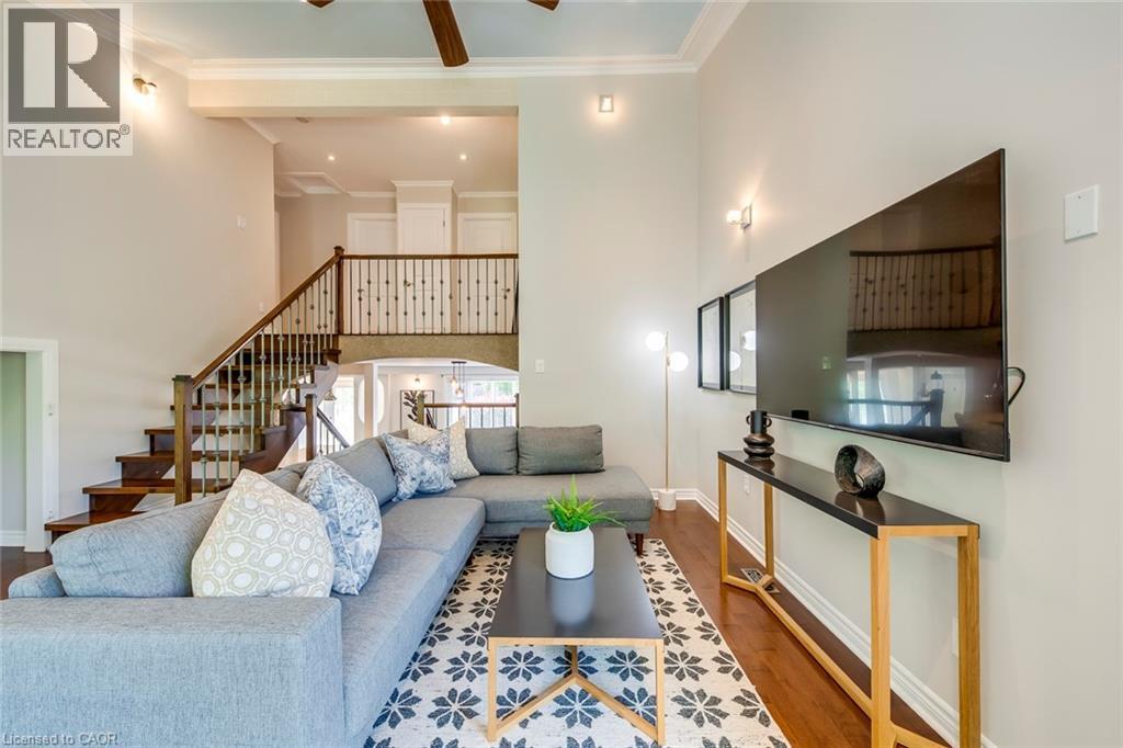 5281 Cindy Lane, Burlington, ON - Indoor Photo Showing Living Room