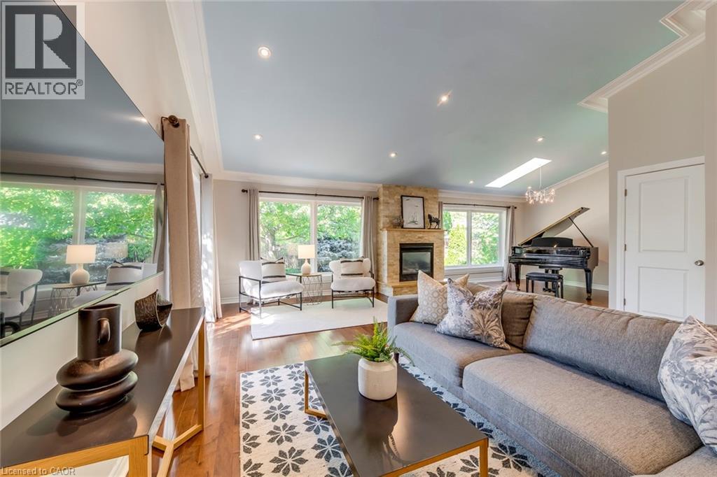 5281 Cindy Lane, Burlington, ON - Indoor Photo Showing Living Room
