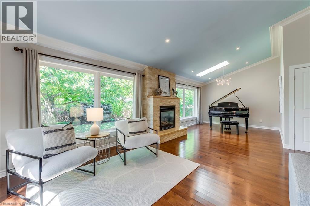 5281 Cindy Lane, Burlington, ON - Indoor Photo Showing Living Room With Fireplace