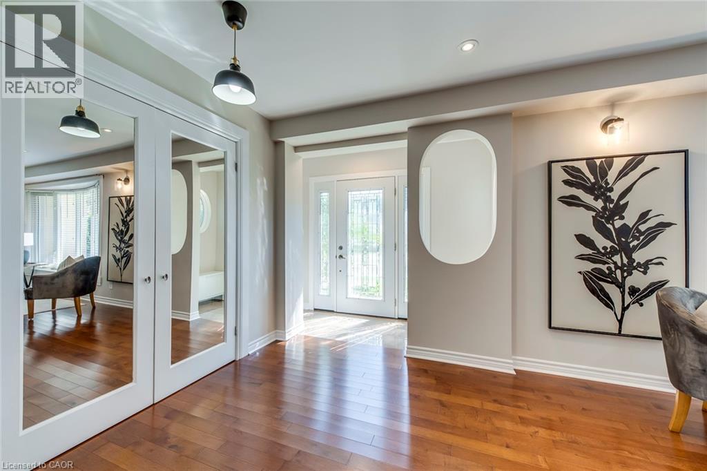 5281 Cindy Lane, Burlington, ON - Indoor Photo Showing Other Room