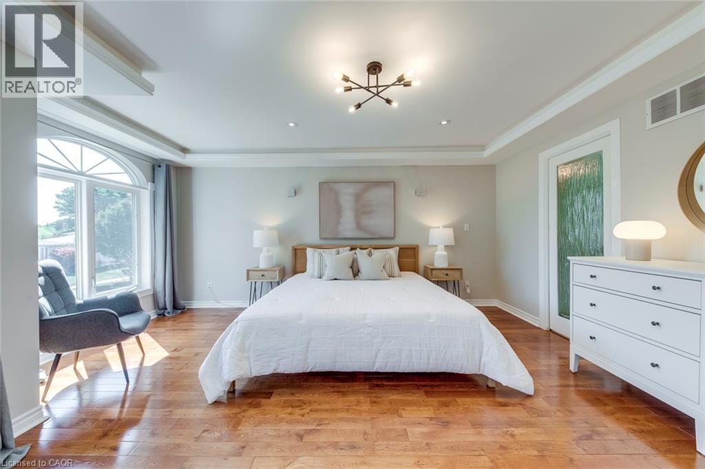 5281 Cindy Lane, Burlington, ON - Indoor Photo Showing Bedroom