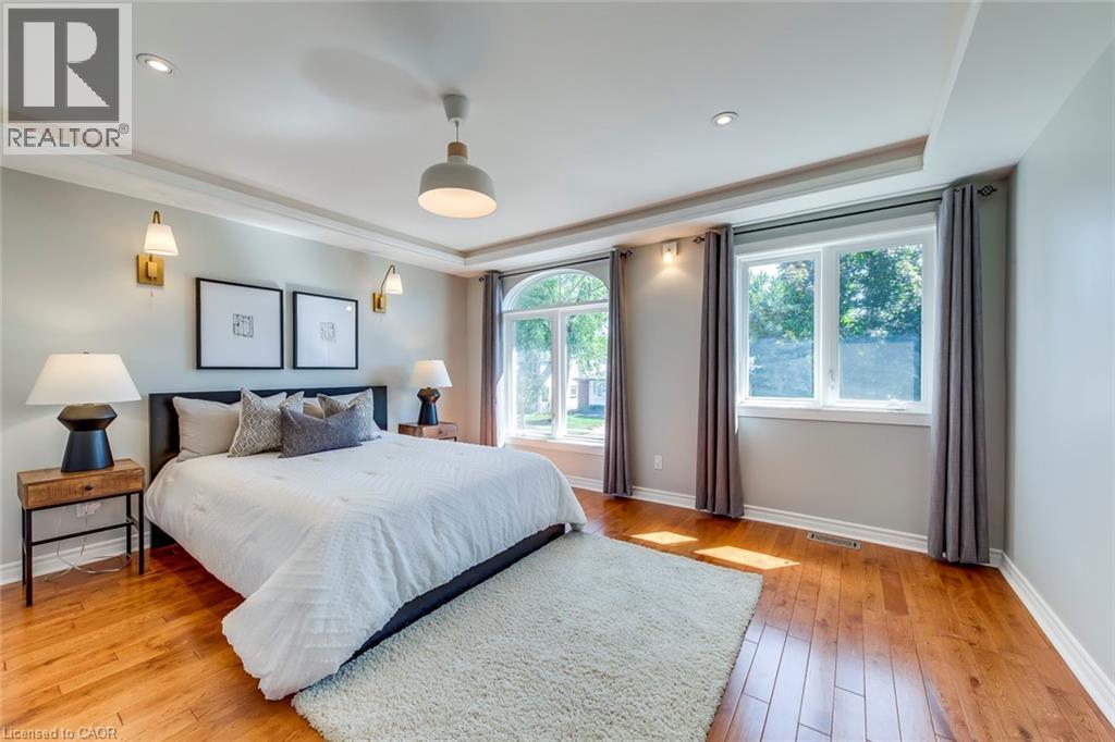 5281 Cindy Lane, Burlington, ON - Indoor Photo Showing Bedroom