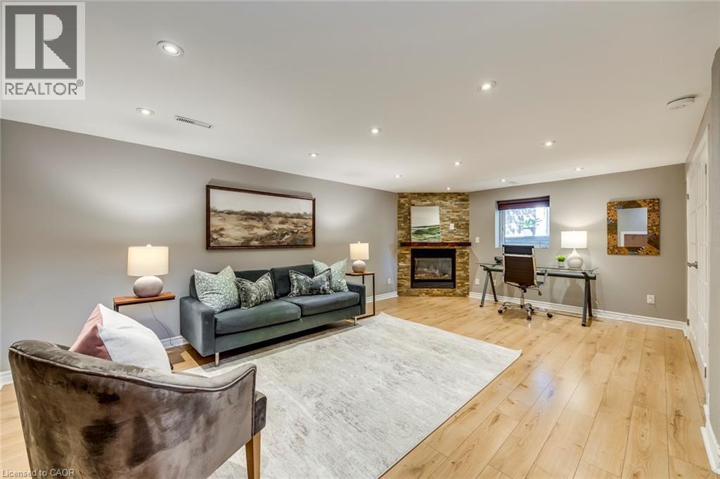 5281 Cindy Lane, Burlington, ON - Indoor Photo Showing Living Room With Fireplace
