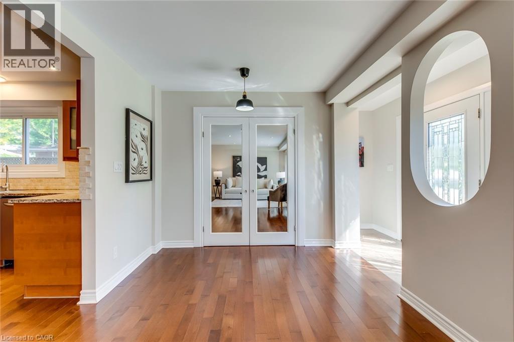 5281 Cindy Lane, Burlington, ON - Indoor Photo Showing Other Room