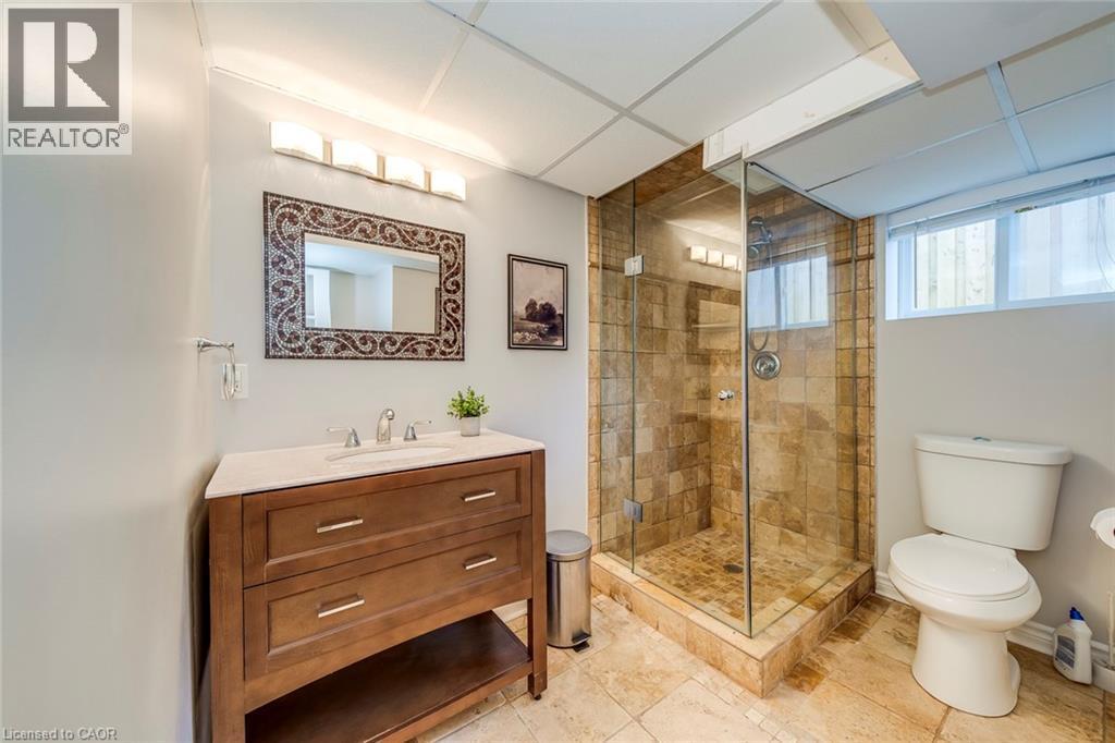 5281 Cindy Lane, Burlington, ON - Indoor Photo Showing Bathroom