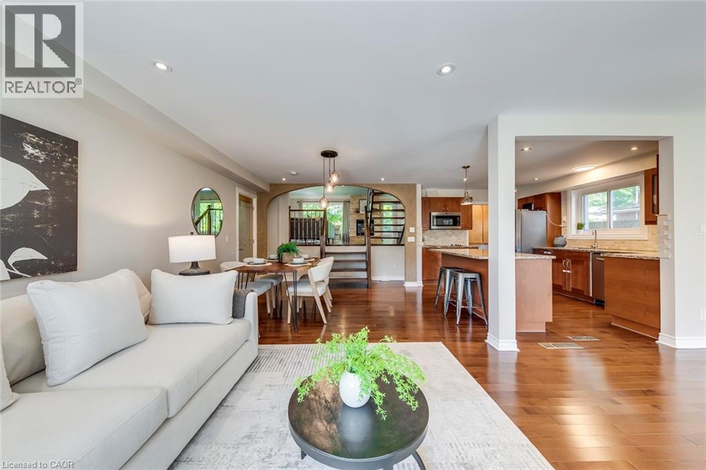 5281 Cindy Lane, Burlington, ON - Indoor Photo Showing Living Room