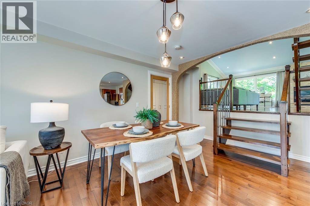 5281 Cindy Lane, Burlington, ON - Indoor Photo Showing Dining Room