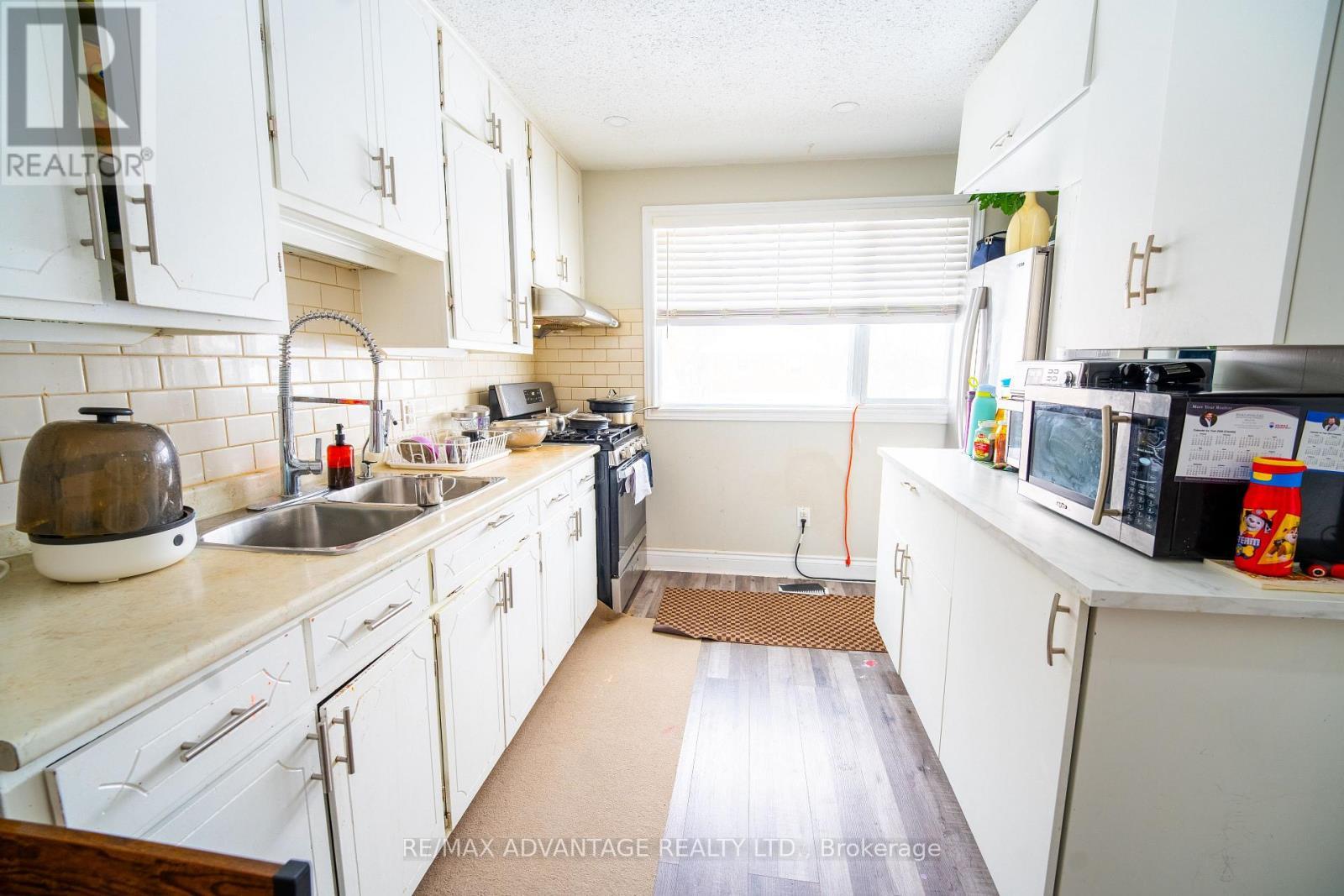 46 Forest Road, Cambridge, ON - Indoor Photo Showing Kitchen With Double Sink