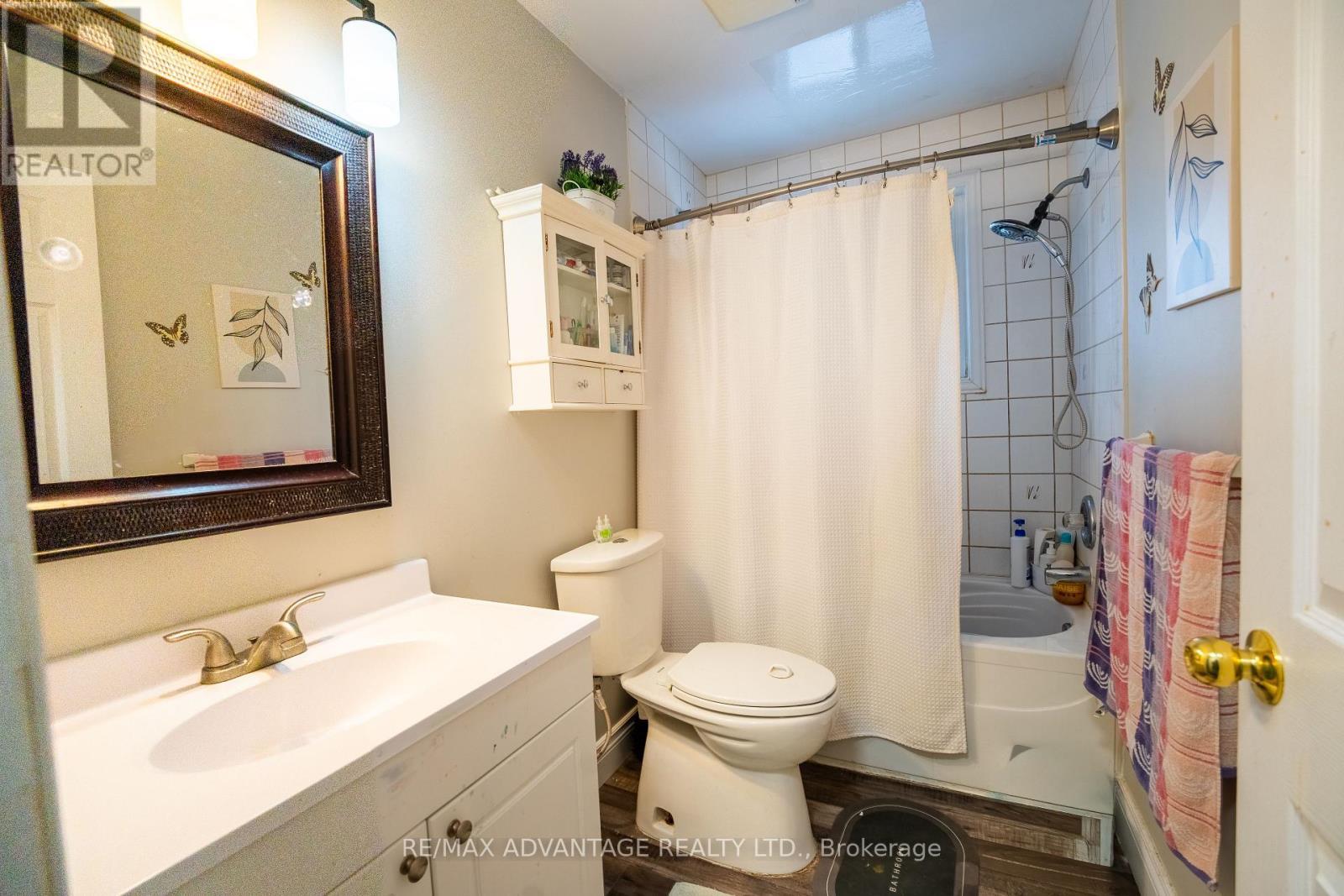 46 Forest Road, Cambridge, ON - Indoor Photo Showing Bathroom