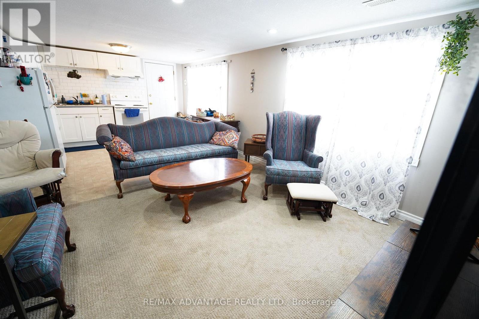 46 Forest Road, Cambridge, ON - Indoor Photo Showing Living Room