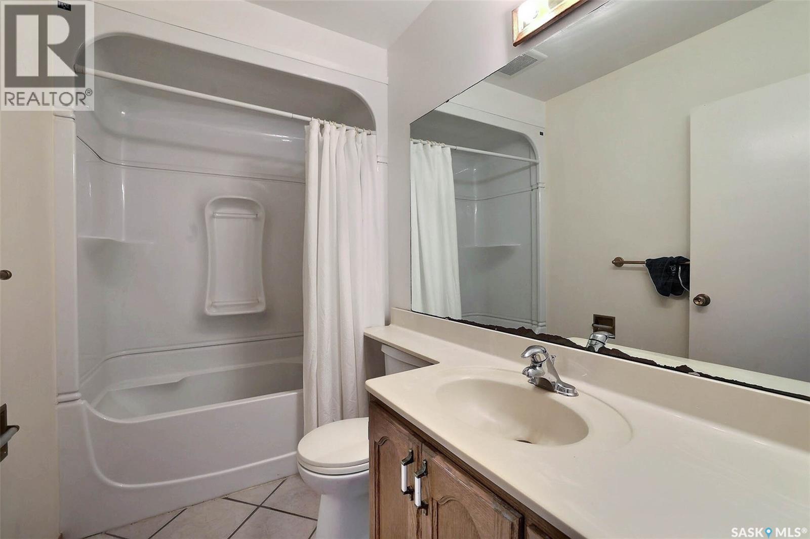 14 Deergrove Crescent, Regina, SK - Indoor Photo Showing Bathroom
