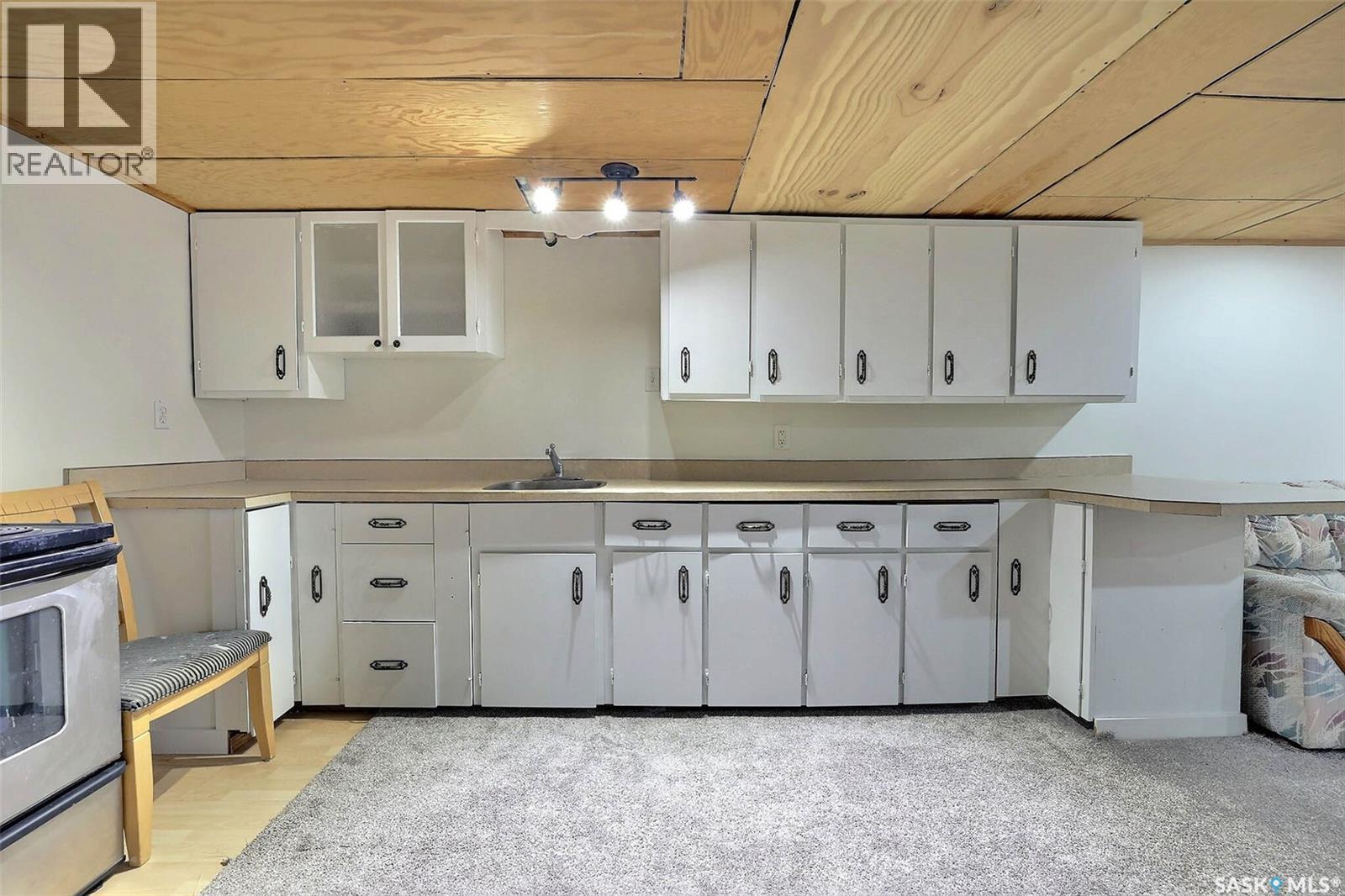 14 Deergrove Crescent, Regina, SK - Indoor Photo Showing Kitchen