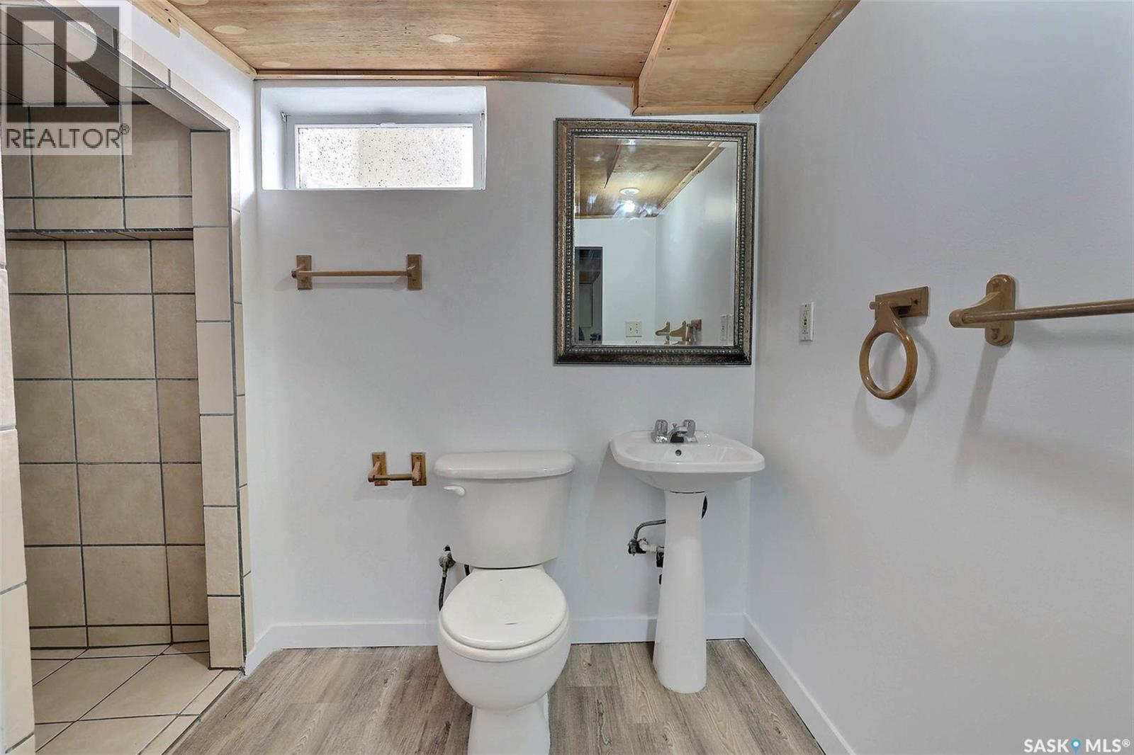 14 Deergrove Crescent, Regina, SK - Indoor Photo Showing Bathroom