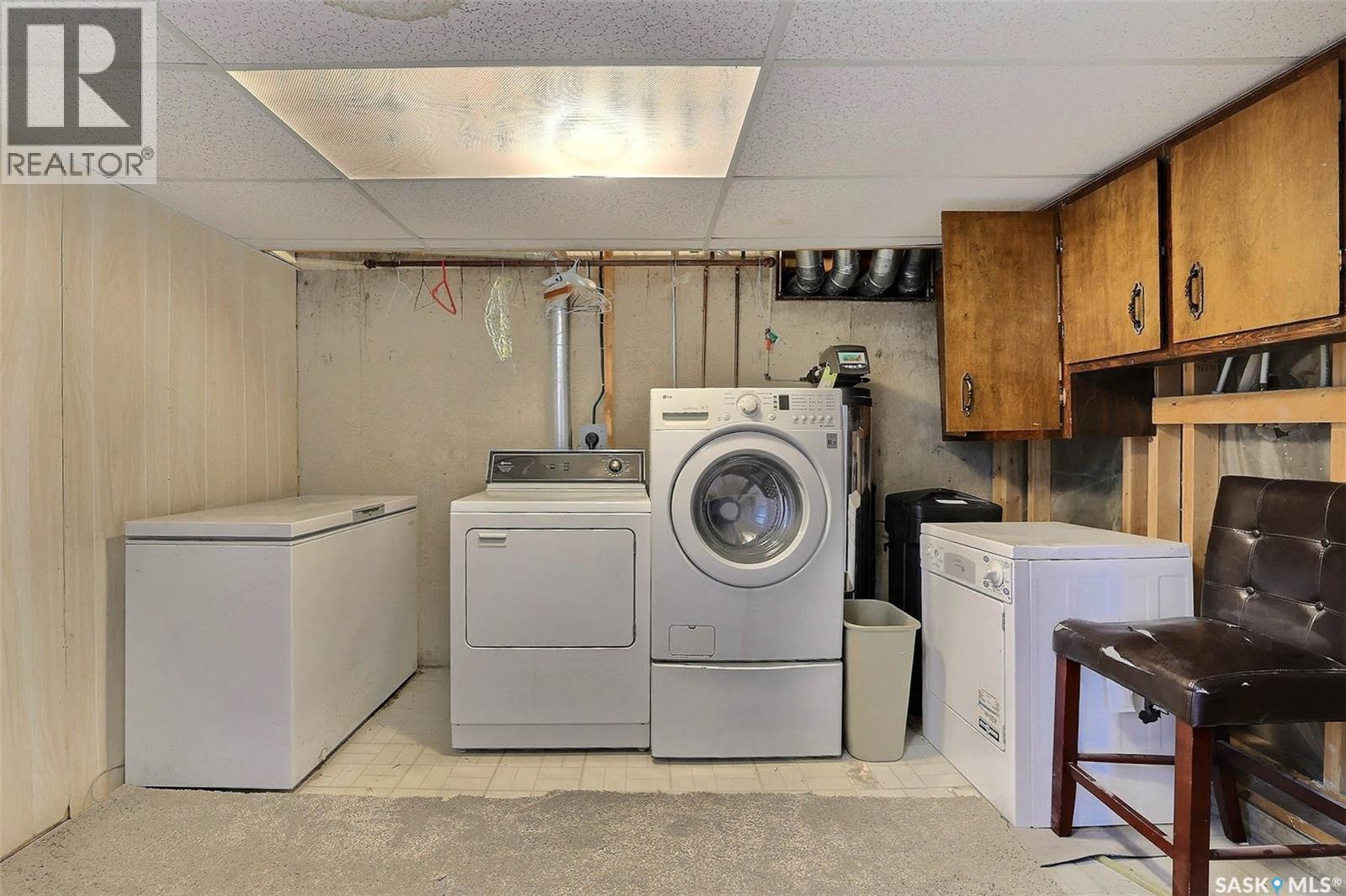 14 Deergrove Crescent, Regina, SK - Indoor Photo Showing Laundry Room