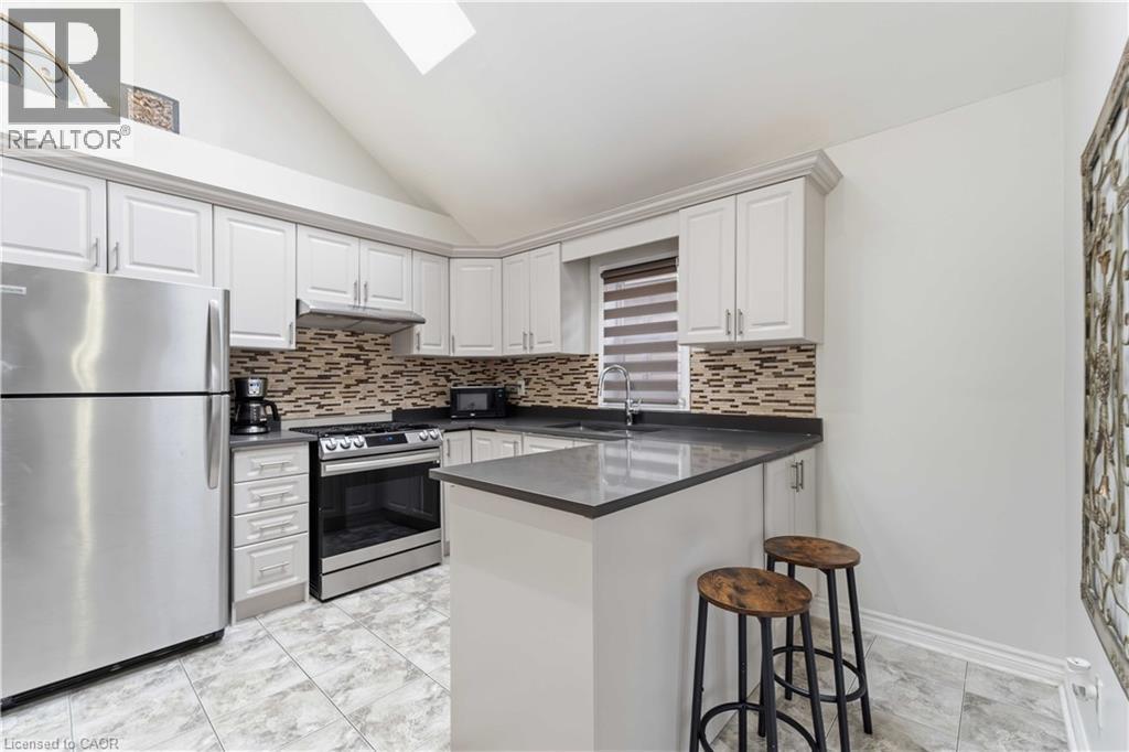 74 Province Street N, Hamilton, ON - Indoor Photo Showing Kitchen With Stainless Steel Kitchen With Upgraded Kitchen