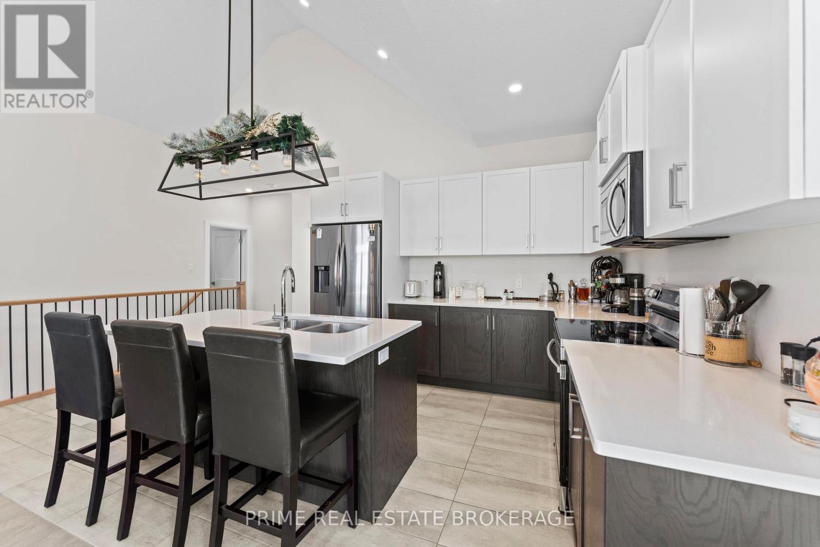 15 Compass Trail, Central Elgin, ON - Indoor Photo Showing Kitchen With Stainless Steel Kitchen With Upgraded Kitchen