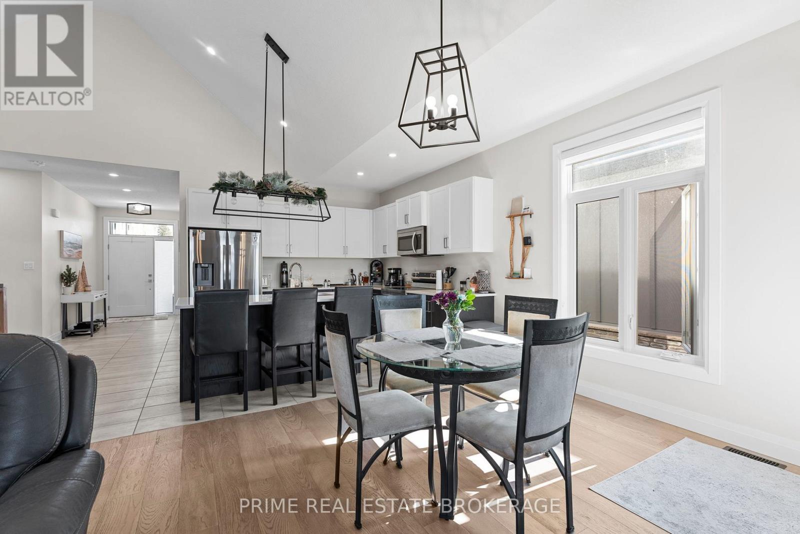 15 Compass Trail, Central Elgin, ON - Indoor Photo Showing Dining Room