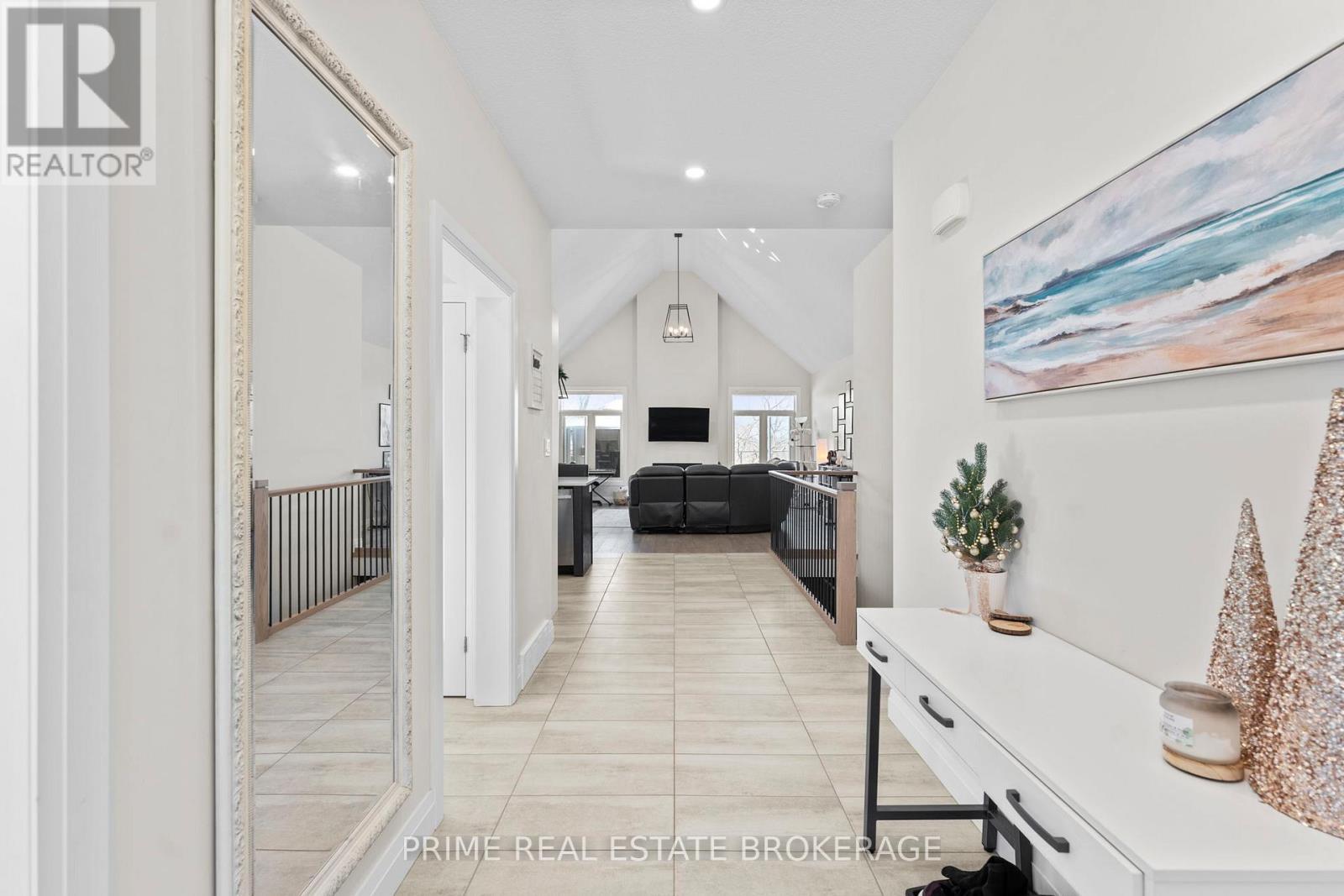 15 Compass Trail, Central Elgin, ON - Indoor Photo Showing Other Room