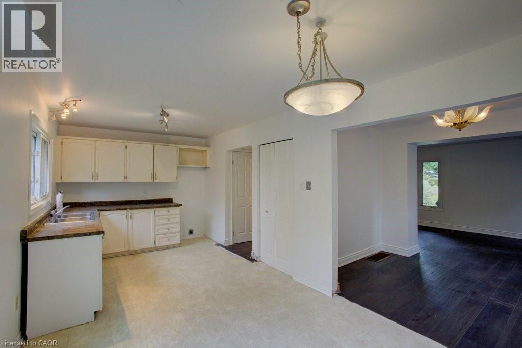 36 Fox Run, Barrie, ON - Indoor Photo Showing Kitchen