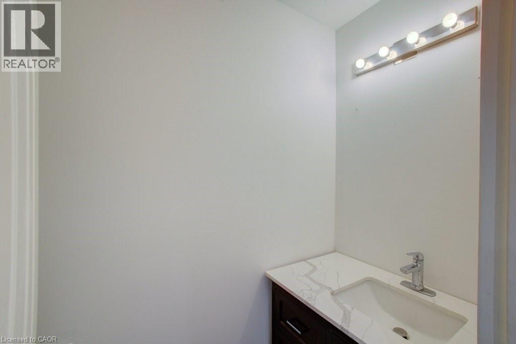 36 Fox Run, Barrie, ON - Indoor Photo Showing Bathroom