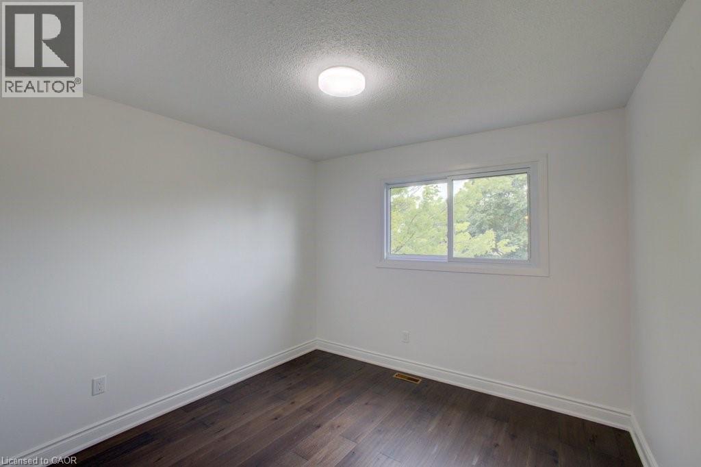 36 Fox Run, Barrie, ON - Indoor Photo Showing Other Room