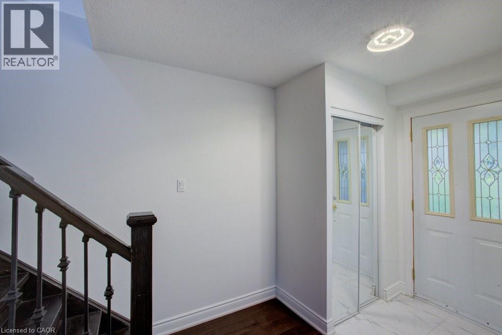 36 Fox Run, Barrie, ON - Indoor Photo Showing Other Room
