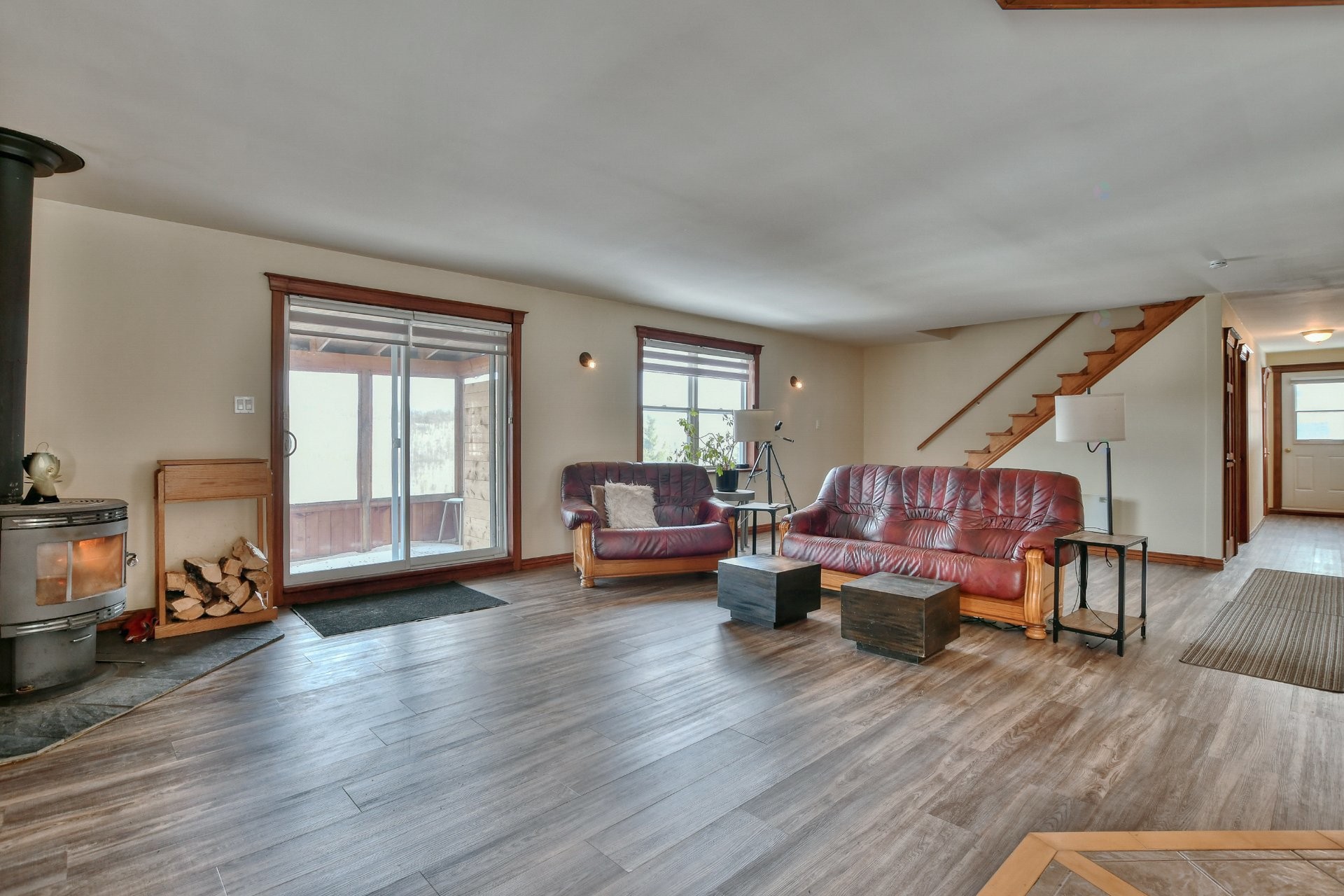 Salon - 178 15E Avenue, Saint-Adolphe-D'Howard, QC - Indoor Photo Showing Living Room