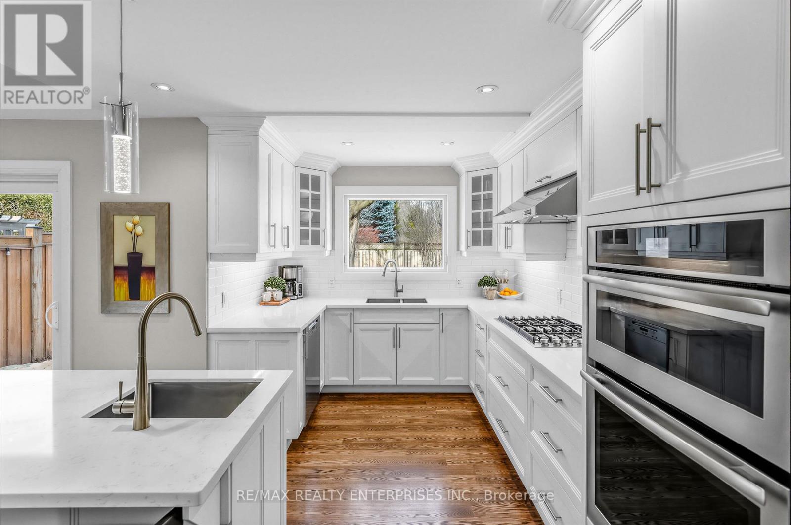 315 Swinburne Road, Burlington, ON - Indoor Photo Showing Kitchen With Upgraded Kitchen