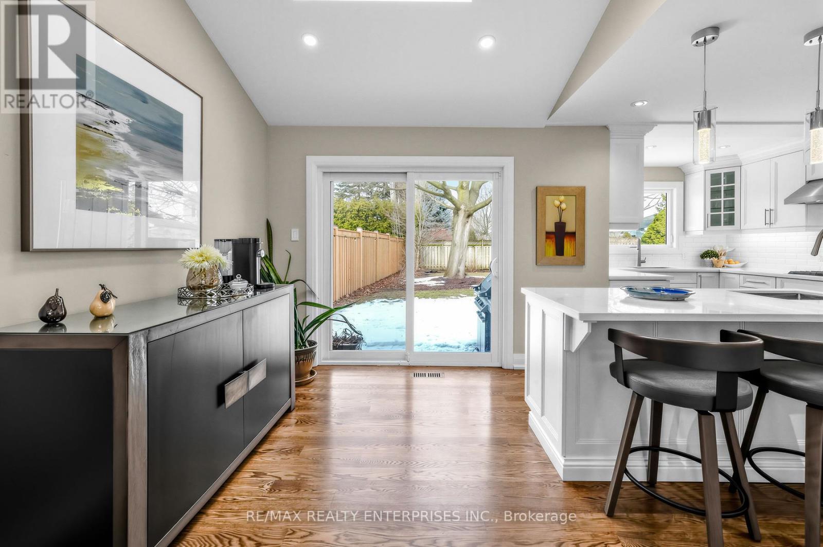 315 Swinburne Road, Burlington, ON - Indoor