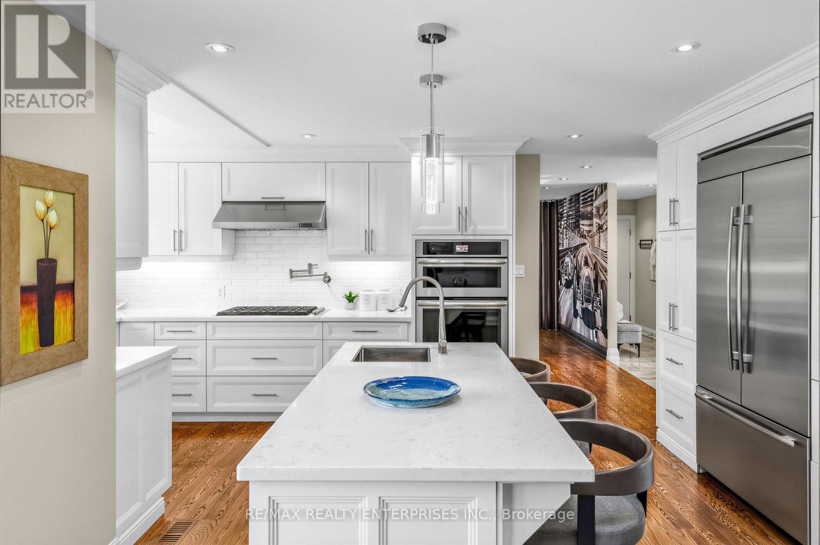 315 Swinburne Road, Burlington, ON - Indoor Photo Showing Kitchen With Upgraded Kitchen