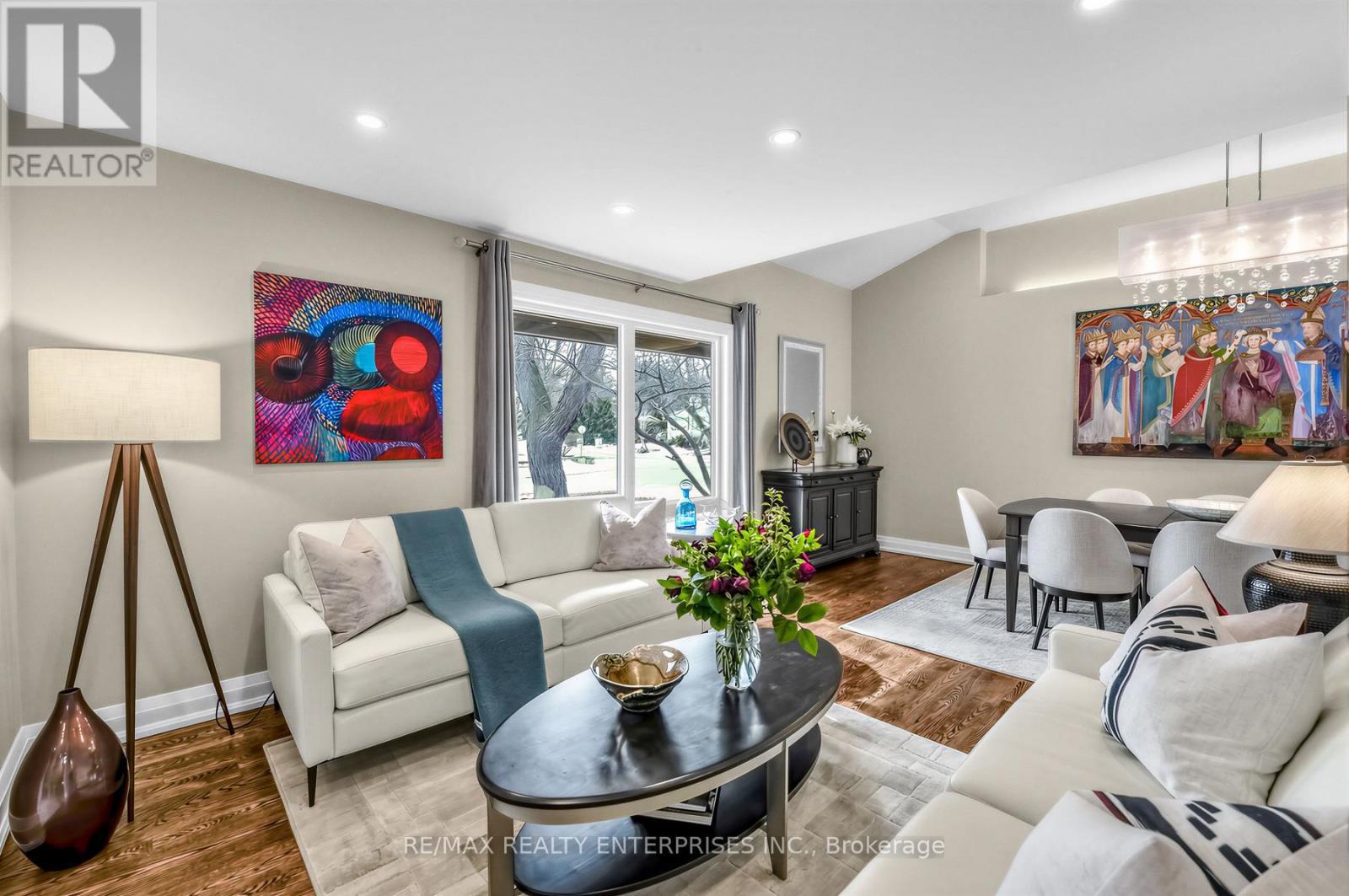 315 Swinburne Road, Burlington, ON - Indoor Photo Showing Living Room