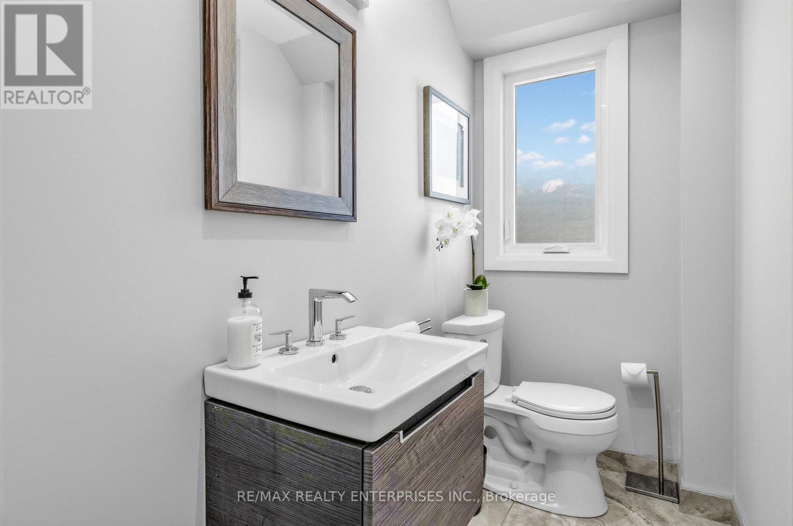 315 Swinburne Road, Burlington, ON - Indoor Photo Showing Bathroom