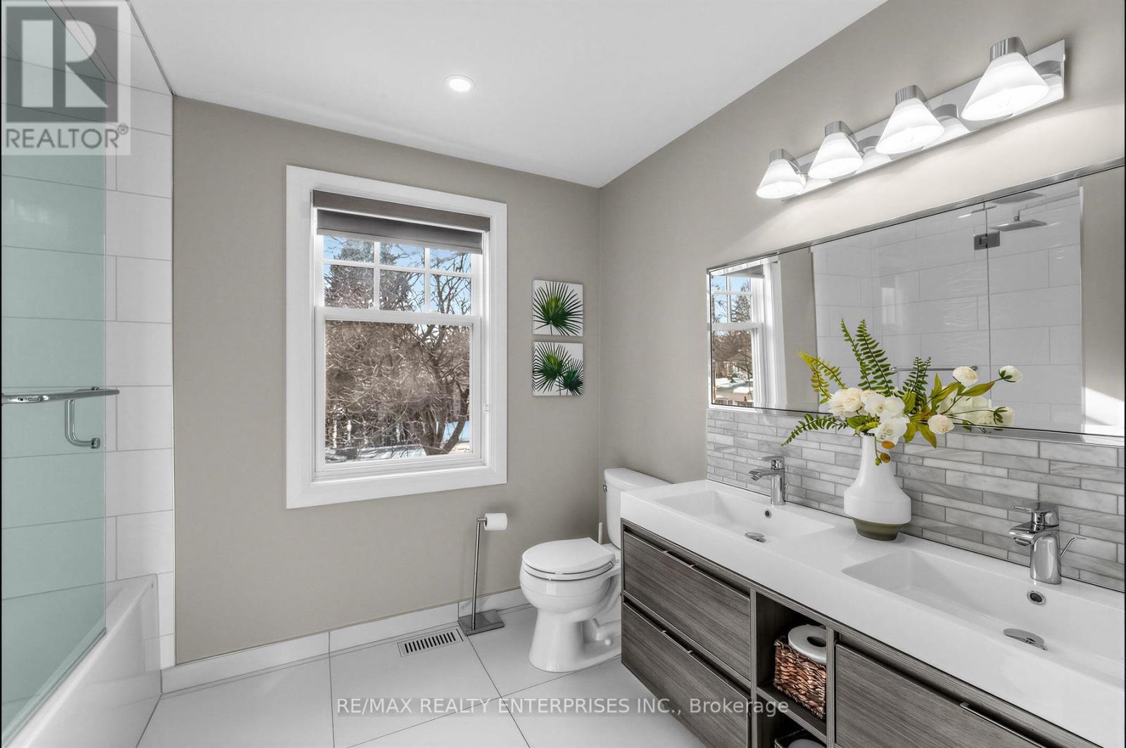 315 Swinburne Road, Burlington, ON - Indoor Photo Showing Bathroom