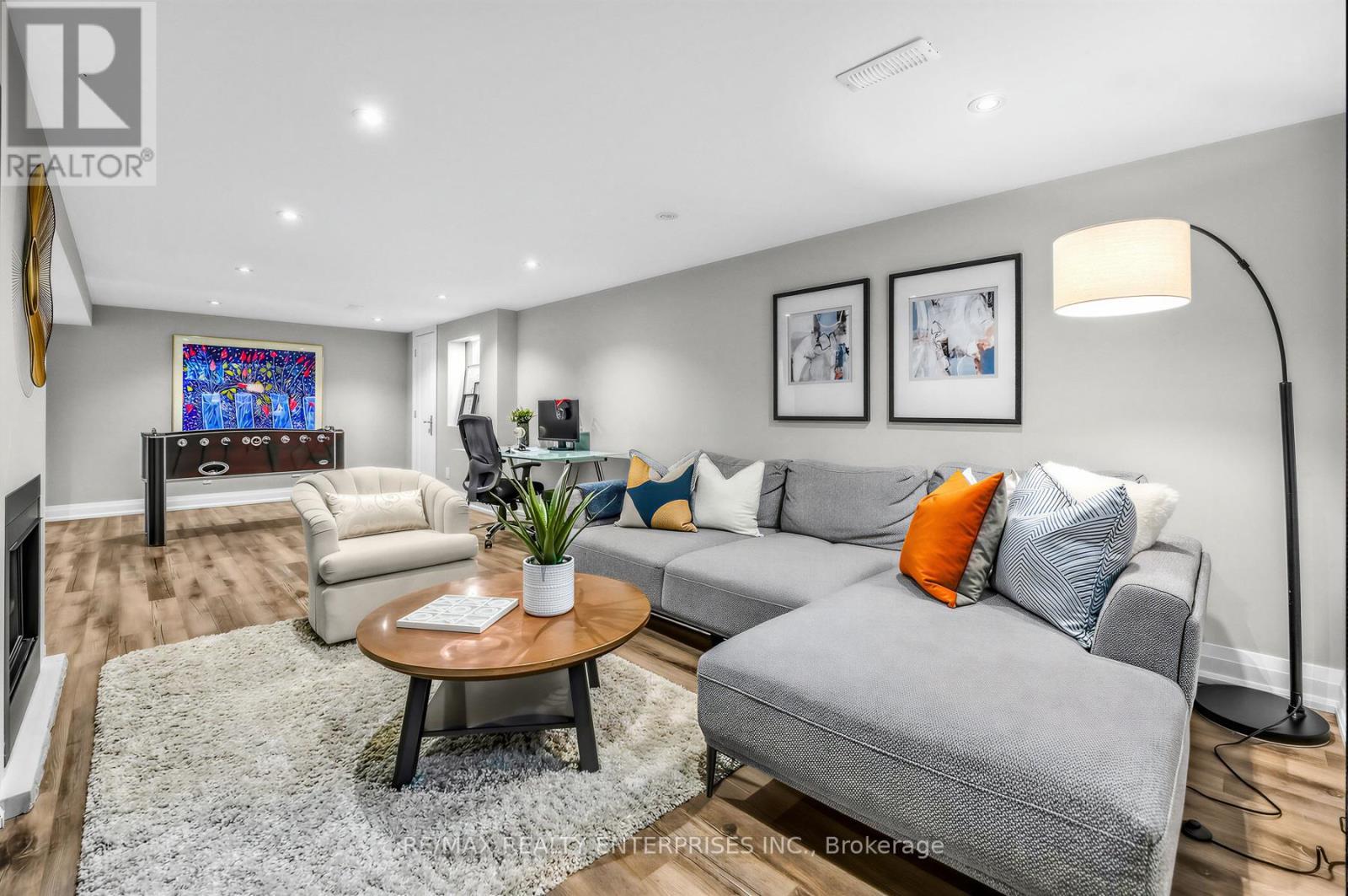 315 Swinburne Road, Burlington, ON - Indoor Photo Showing Living Room