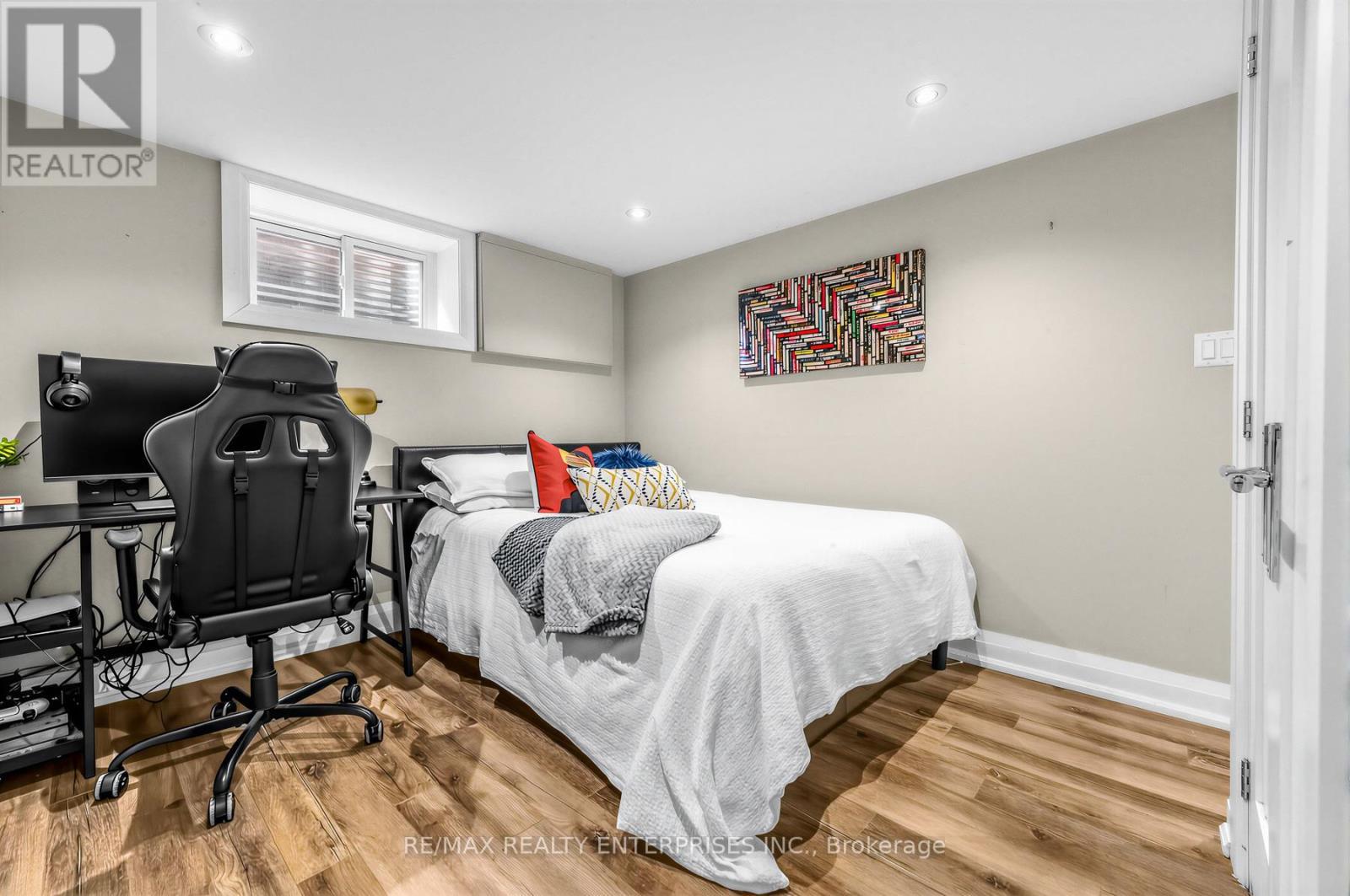 315 Swinburne Road, Burlington, ON - Indoor Photo Showing Bedroom