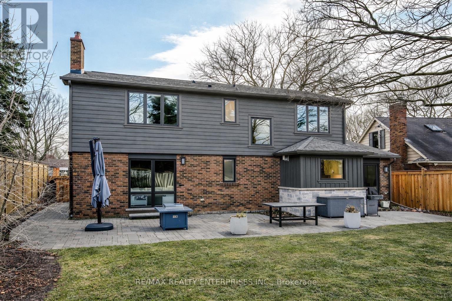 315 Swinburne Road, Burlington, ON - Outdoor With Deck Patio Veranda