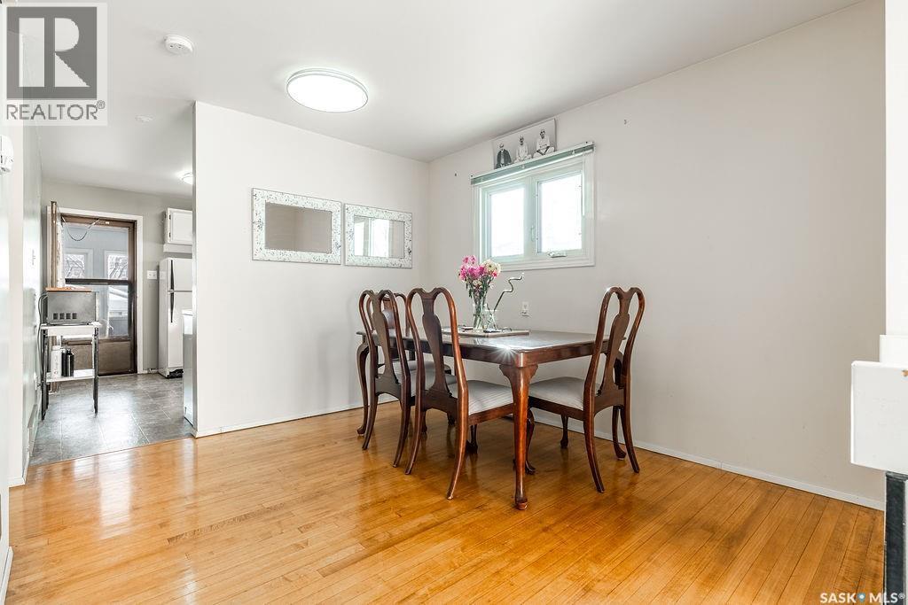 724 M Avenue S, Saskatoon, SK - Indoor Photo Showing Dining Room