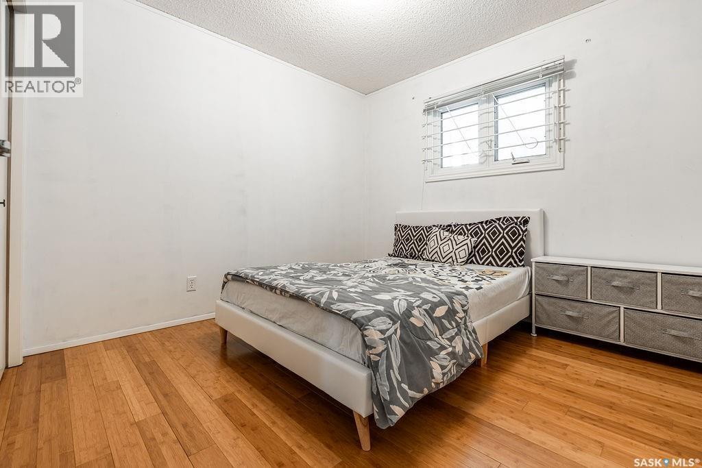 724 M Avenue S, Saskatoon, SK - Indoor Photo Showing Bedroom