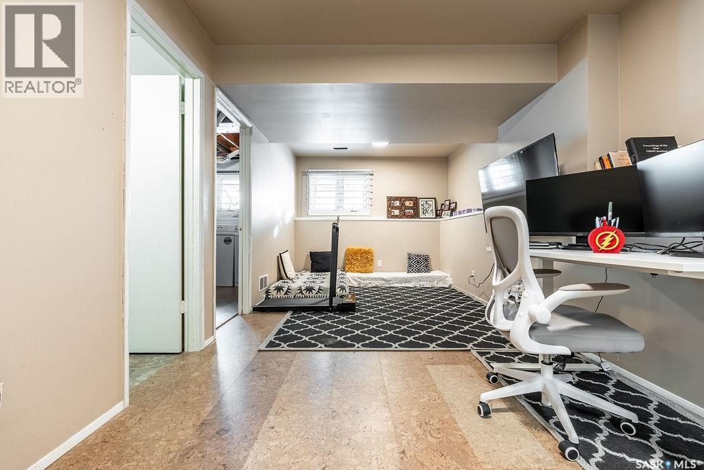 724 M Avenue S, Saskatoon, SK - Indoor Photo Showing Office