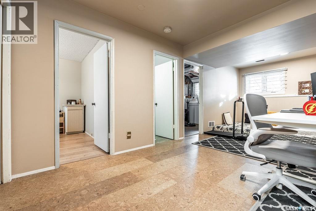 724 M Avenue S, Saskatoon, SK - Indoor Photo Showing Office