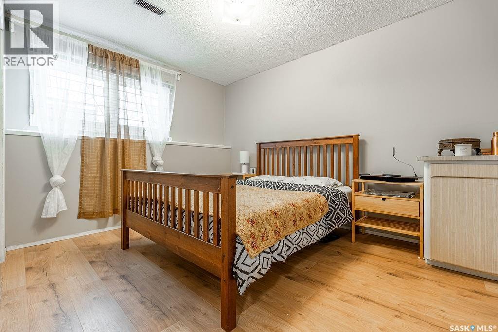 724 M Avenue S, Saskatoon, SK - Indoor Photo Showing Bedroom