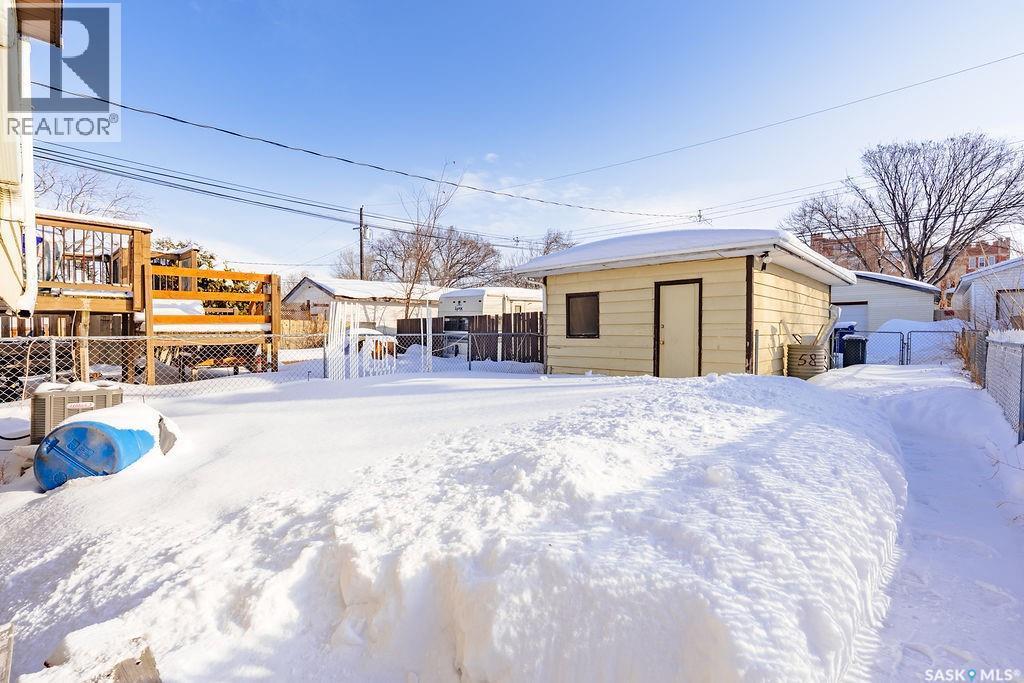 724 M Avenue S, Saskatoon, SK - Outdoor