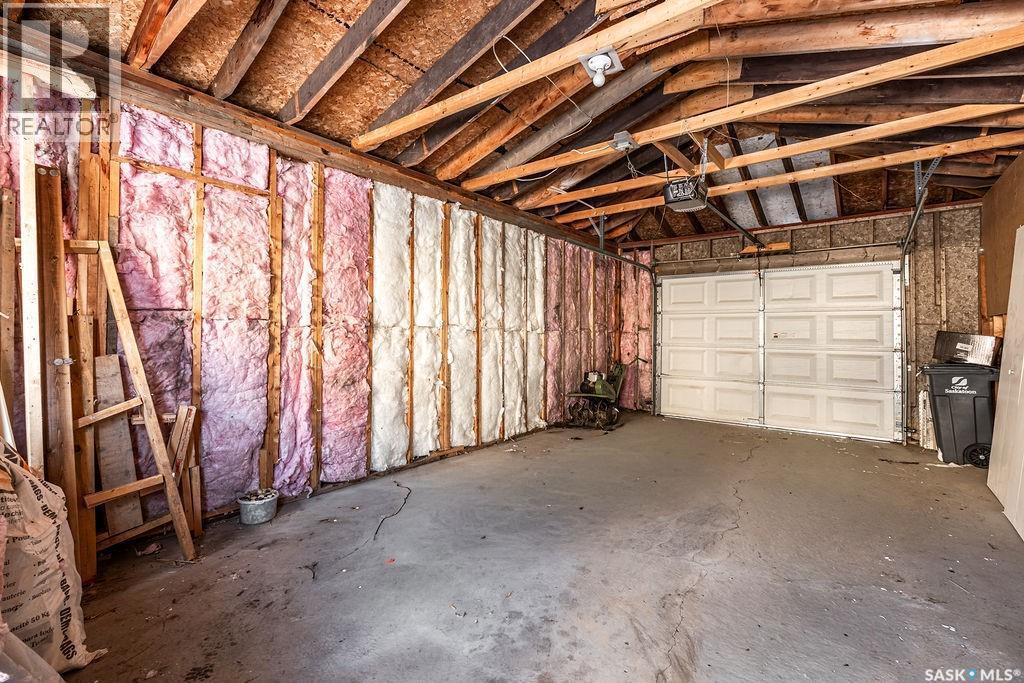 724 M Avenue S, Saskatoon, SK - Indoor