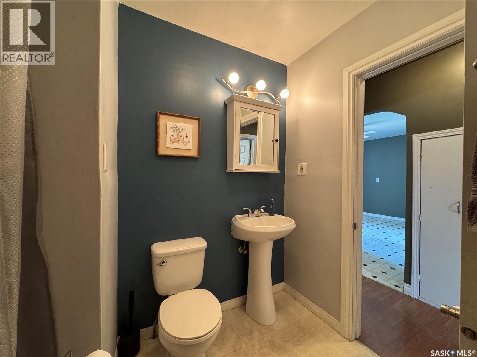 410 6Th Street E, Wynyard, SK - Indoor Photo Showing Bathroom