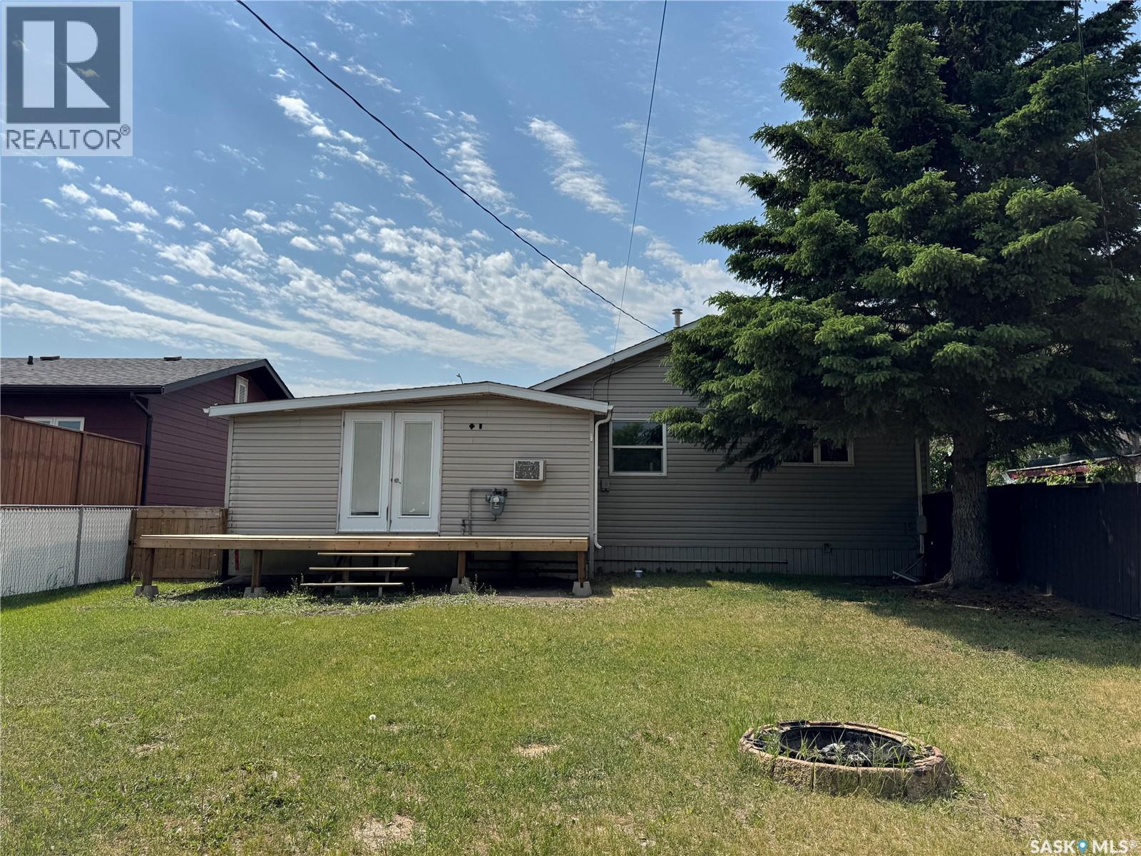 410 6Th Street E, Wynyard, SK - Outdoor With Deck Patio Veranda
