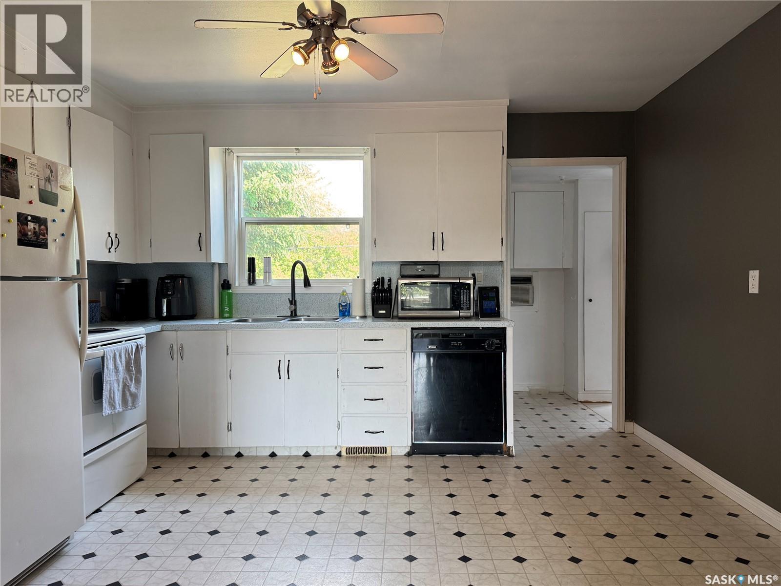 410 6Th Street E, Wynyard, SK - Indoor Photo Showing Kitchen