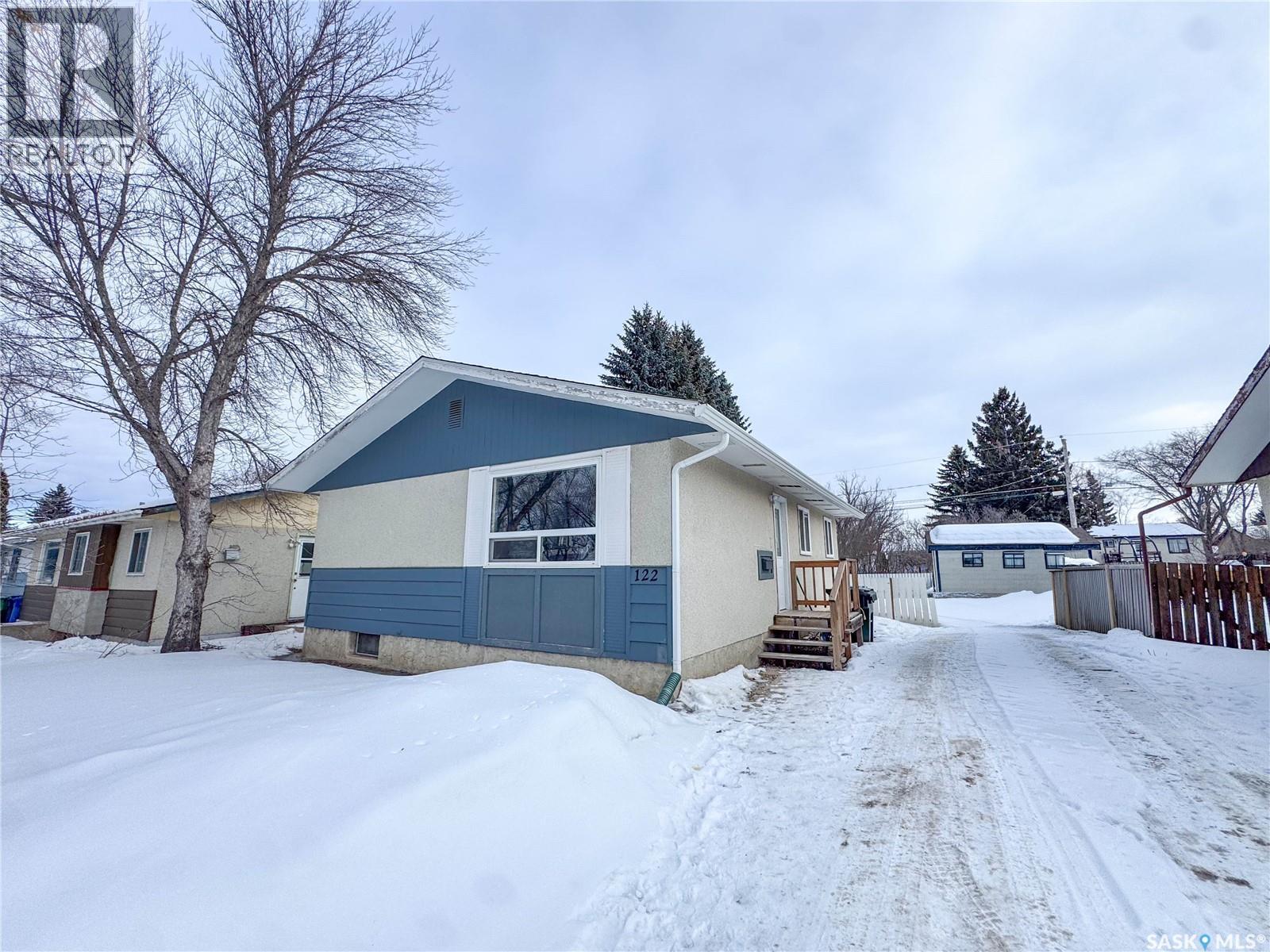 122 Macarthur Drive, Prince Albert, SK - Outdoor